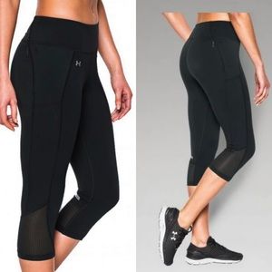 Under Armour "Fly By" Running Capri pants cropped heat gear small black EUC